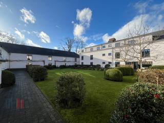 Uitzonderlijk goed bereikbare en instapklare kantoorruimte te huur van 44 m². Ontdek een perfecte balans tussen professionele faciliteiten en een...