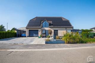 Located in rural St Pieters Kapelle (Herne - Pajottegem), we present you this well maintained energy efficient family home (2003) on 10are. This...