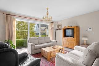 Op zoek naar ruimte, comfort én buitenruimte?Dit lichtrijke gelijkvloers appartement (145 m²) combineert het gemak van een appartement met het gevoel...