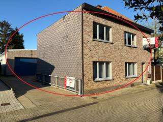 Een rustig gelegen huis op een terrein, met kadastrale perceelsopp. van 513 m², omvattende een ruime ééngezinswoning met hoofdbouw en achterbouw,...