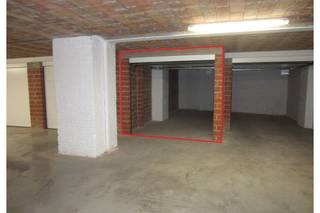 Ruime gelijkvloerse garagebox in het volle stadscentrum en dicht bij het Leopoldpark. Unieke kans!