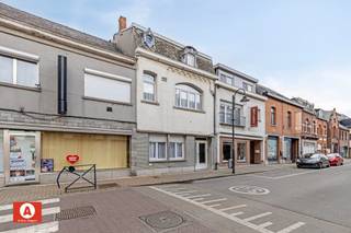 Ruime gezinswoning centrum Lebbeke. Instapklare gezin/centrumwoning met 5-6 slaapkamers! Deze instapklare en verzorgde centrumwoning bevindt zich...
