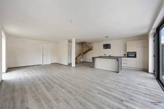 RUIME NIEUWBOUWWONING MET 3 SLAAPKAMERS.Ben je op zoek naar een instapklare woonst op een heerlijk rustige locatie? Kijk dan zeker eens naar deze...