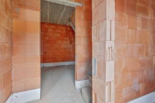 Maison casco à Scherpenheuvel-Zichem sur ... a Maison Casco avec structure porteuse, murs, fenêtres et portes et toit. L'intérieur de la maison doit...