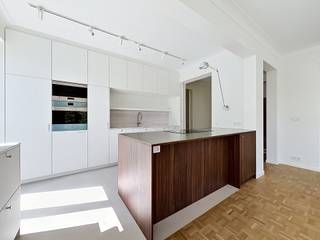 Tel: 0456 12 69 37 / E-mail: kilian.f@weinvest.beWe Invest biedt exclusief dit prachtige volledig gerenoveerde appartement met 4 slaapkamers van 213...