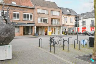 Dit uitstekend afgewerkte handelspand met een bruikbare vloeroppervlakte van ca. 128 m² (volgens EPC-attest) bevindt zich op een toplocatie in...