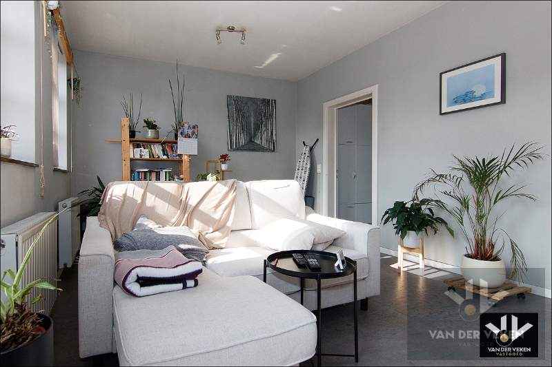 Opbrengsteigendom bestaande uit drie entiteiten: feestzaal/dienstencentrum, kantoorruimte en een duplexappartement kort aan de school en in het centrum van Paal, op een steenworp van het op- en afrittencomplex van de autosnelweg E313! - foto 4