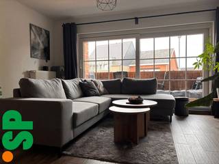 Mooi appartement (eerste verdieping) centraal doch rustig gelegen, vlakbij het centrum van Mol.<br /><br />Het appartement heeft de volgende indeling: lichtrijke woonkamer (tegels; 27m²) met open geïnstalleerde keuken (elektrisch kookvuur, dampkap, spoelbak - tegels; 5m²). Vanuit de woonkamer is er toegang tot het gezellig terras (tegels; 9m²). De berging grenst aan de keuken. Verder beschikt het appartement over een ingerichte badkamer (douche, enkele lavabo, aansluiting voor de wasmachine - tegels; 4m²), apart toilet en één slaapkamer (tegels; 12,5m²).<br /><br />Bij het appartement hoort ook een ruime carport! <br /><br />- EPC = 89 kWh/m²<br />- CV = Aardgas<br />- €45 algemene onkosten<br /><br />Voor bijkomende inlichtingen of een bezoek ter plaatse kan u steeds vrijblijvend contact opnemen met Immo S|P op het nummer 014/59.10.20. of via info@immosp.be.