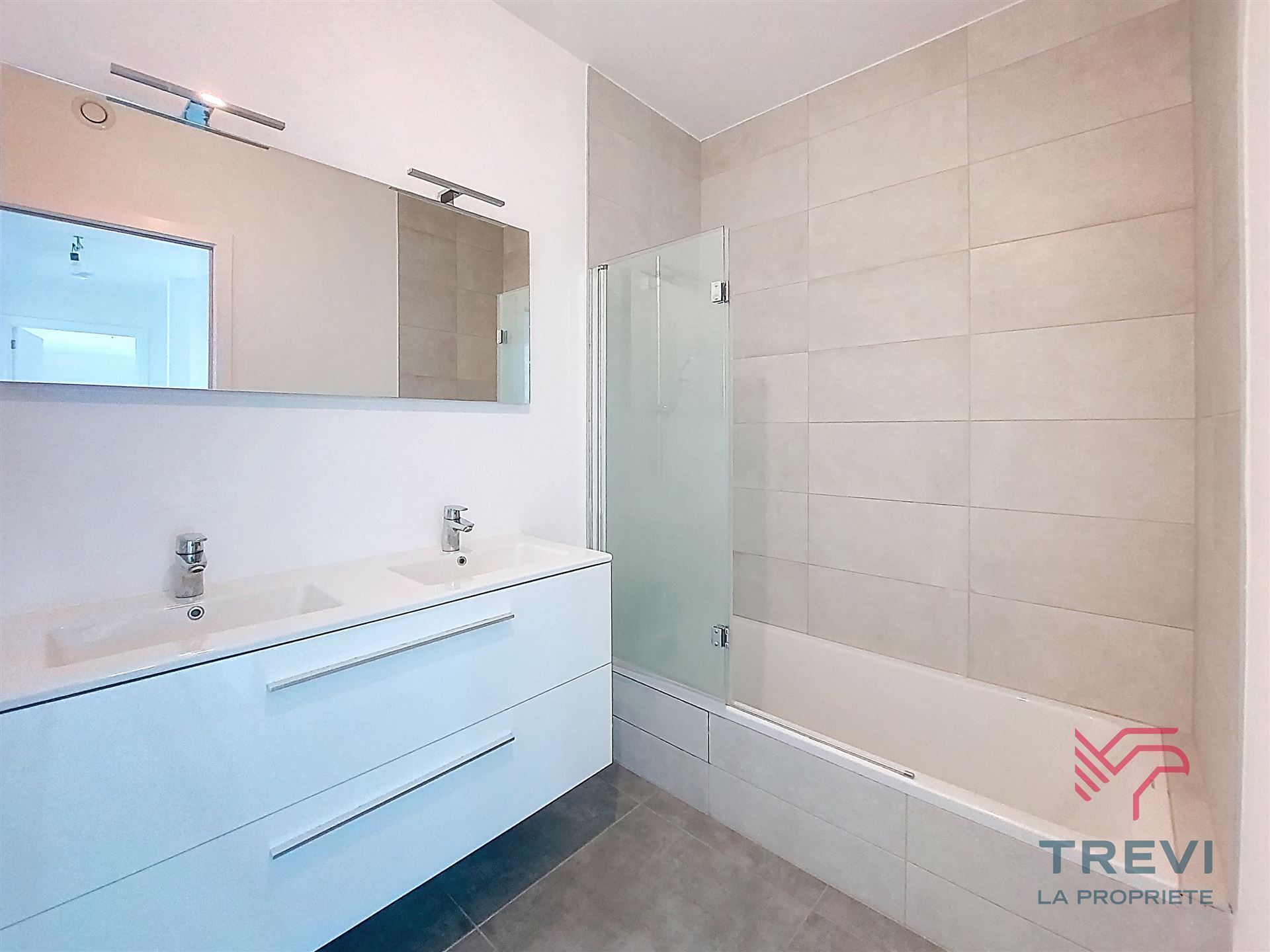 Apartment for rent in Charleroi with 2 bedrooms - photo 5