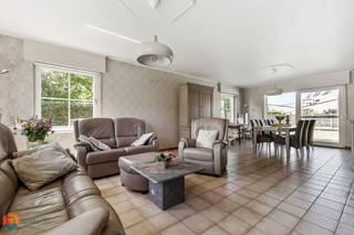 Op een goede locatie te Heist-op-den-Berg bevindt zich deze ruime woning met 4 slaapkamers op een mooi perceel van 800 m². U geniet hier van...
