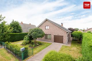 Welkom in deze charmante, alleenstaande villa gelegen op een perceel van maar liefst 610 m², in het rustige Lovendegem. Deze woning biedt de...