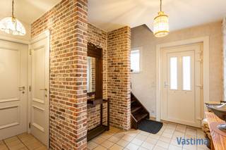 Deze charmante open bebouwing in het landelijke Baardegem verwelkomt u met een aangenaam gevoel van ruimte, rust en thuiskomen.  EPC label D –...