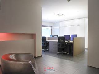 Ce bien commercial, actuellement aménagé en espace de bureaux et bénéficiant de finitions de haute qualité, profite d’une excellente accessibilité...