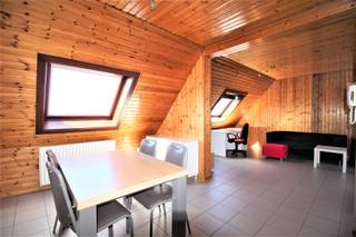 Dit aangename appartement is gelegen op de derde verdieping in het centrum van Ooigem. Dankzij de uitstekende ligging bevinden winkels, scholen...