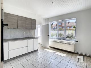 Ontdek deze prachtige woning in Diest, ideaal gelegen voor een comfortabel gezinsleven. Deze woning biedt een bewoonbare oppervlakte van 130,74 m²...