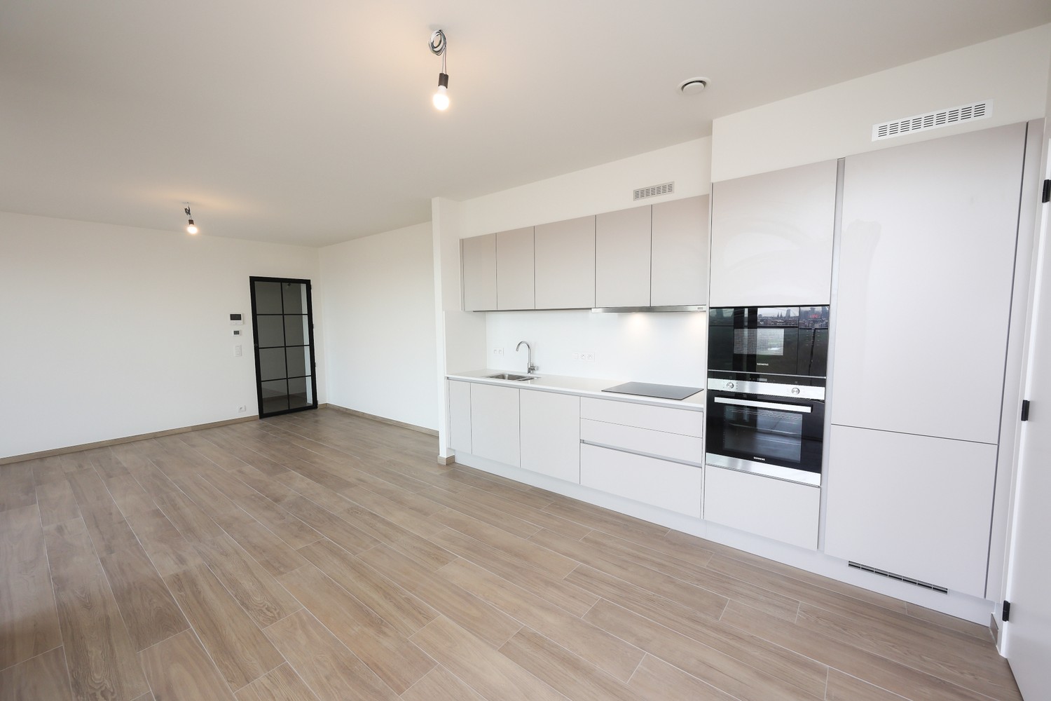 New-Build Apartment with Spacious Sun Terrace and Exceptional Views in Ostend ! - photo 5