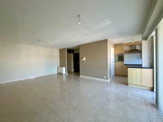 Dit appartement bevindt zich in het centrum van Torhout, op een boogscheut van verschillende winkels, openbaar vervoer, ziekenhuis. Er is een...