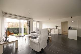 Op een ideale locatie in Lier, vlak bij winkels, scholen en openbaar vervoer, vind je dit verzorgde appartement. De combinatie van centraal en...