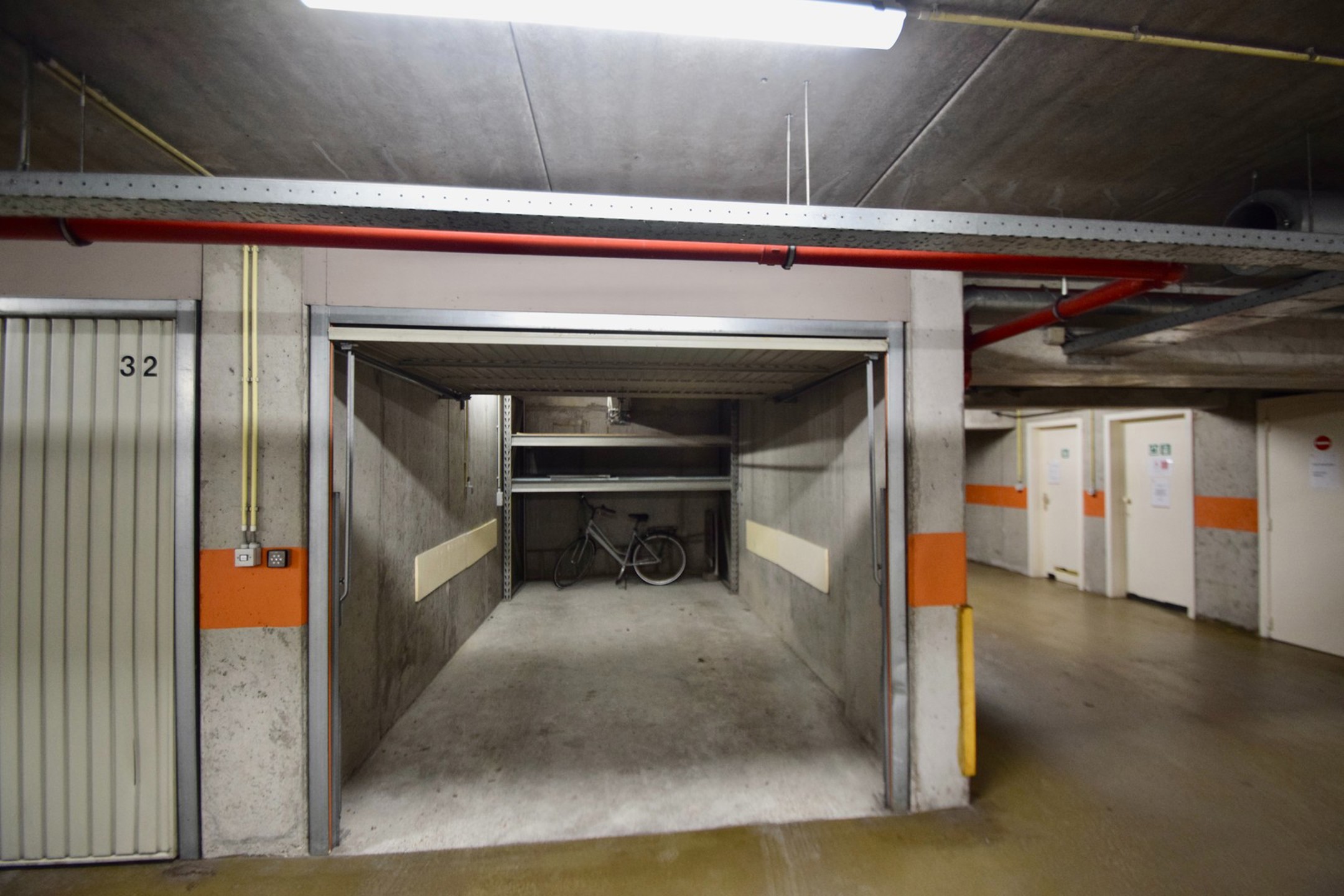 Garagebox te huur, goed gelegen in de Kustlaan nabij de winkels. - foto 3