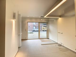 Office of approximately 130m² spread over various areas with parking in the center of Tielt.Available from July 1. Layout:- entrance hall with...