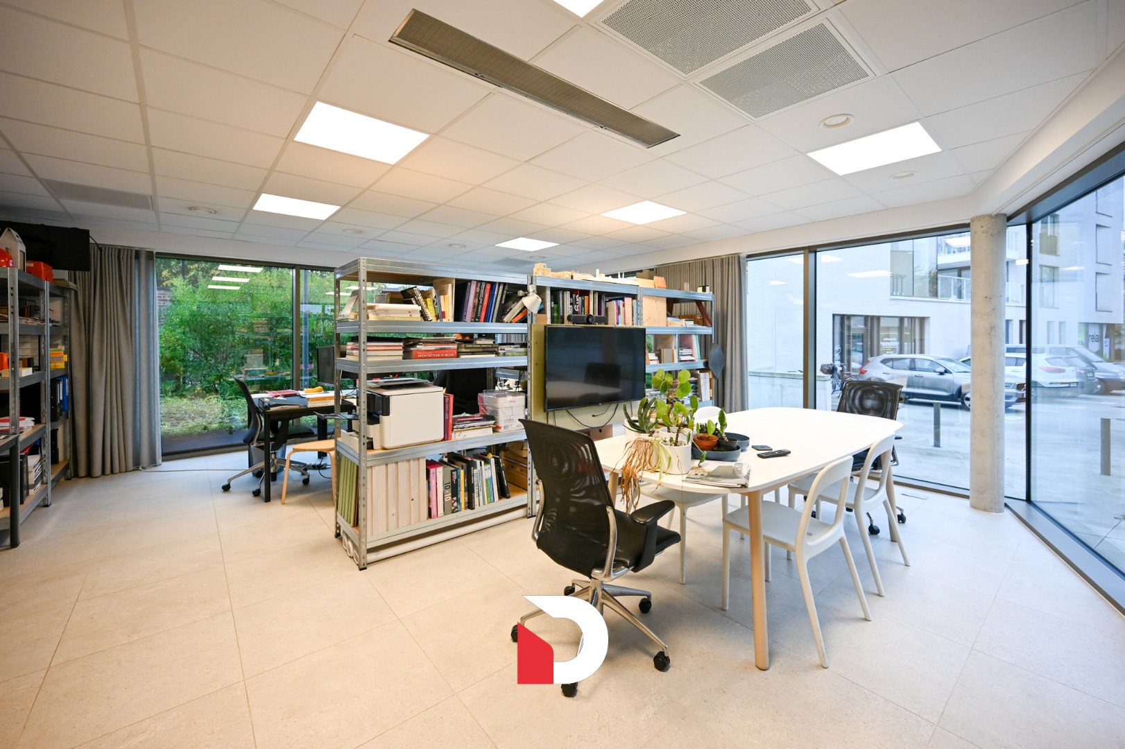 Recente kantoorruimte met 2 parkings op toplocatie te Sint-Michiels (Brugge) - foto 2