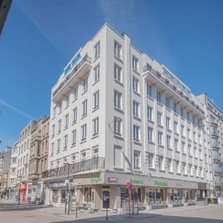 Prachtig gerenoveerd 3-slaapkamer-appartement op de 3de verdieping in een iconisch gebouw "Residentie Albion Palace" in het bruisende centrum...