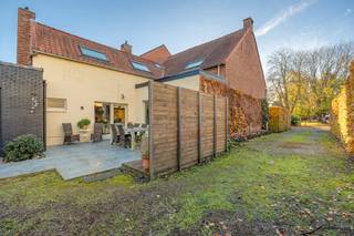 Charmante halfopen woning op 10a49 met 3 slaapkamers, bureel en ruime tuinIn een rustige, groene straat in Halle-Zoersel bevindt zich deze...