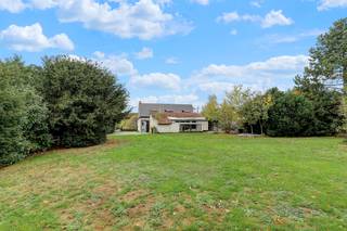 [[ DIT PAND NEEMT DEEL AAN DE ERA OPEN HUIZEN DAG OP 6/12 VAN 11:00 TOT 12:00 ]]Charmante 3(4) slaapkamerwoning 2 badkamers op een ruim terrein van...