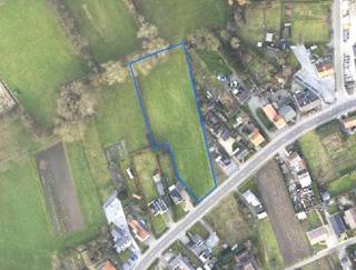 Bouwland van 59a94ca groot te Herselt palend aan de Aarschotsesteenweg 105 met +/- 21m straatbreedte, verbreed naar achter. Mogelijk te verkaveling...