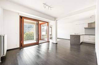 Cet appartement de 3 chambres est situé au 1er étage d'un immeuble récent sur la Cadixplein à Anvers. A quelques pas, vous trouverez...
