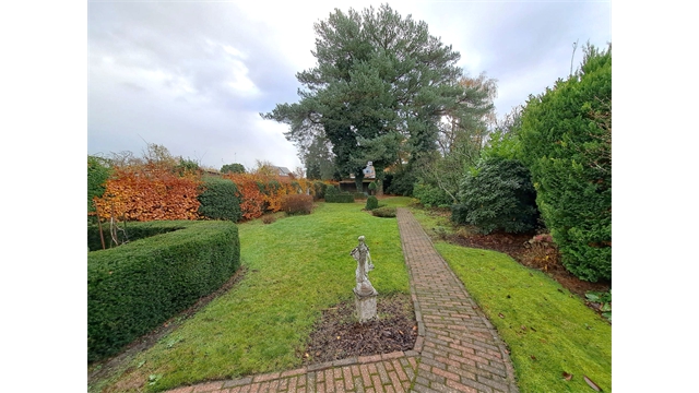 Een mooi afgewerkte en ruime woning met tuin - foto 3