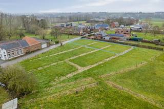 Op zoek naar de ideale locatie om uw droomwoning te bouwen? Dit mooie perceel van 692 m², met een straatbreedte van 16,4 meter, biedt u alle ruimte...