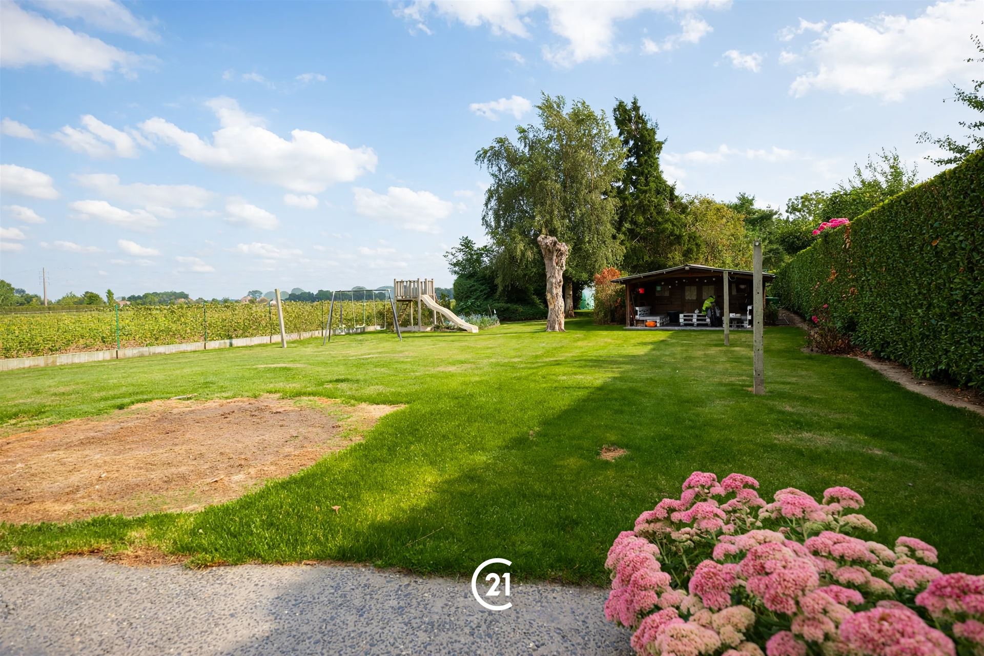 An open-concept home with a stunning view in Mullem! - photo 4