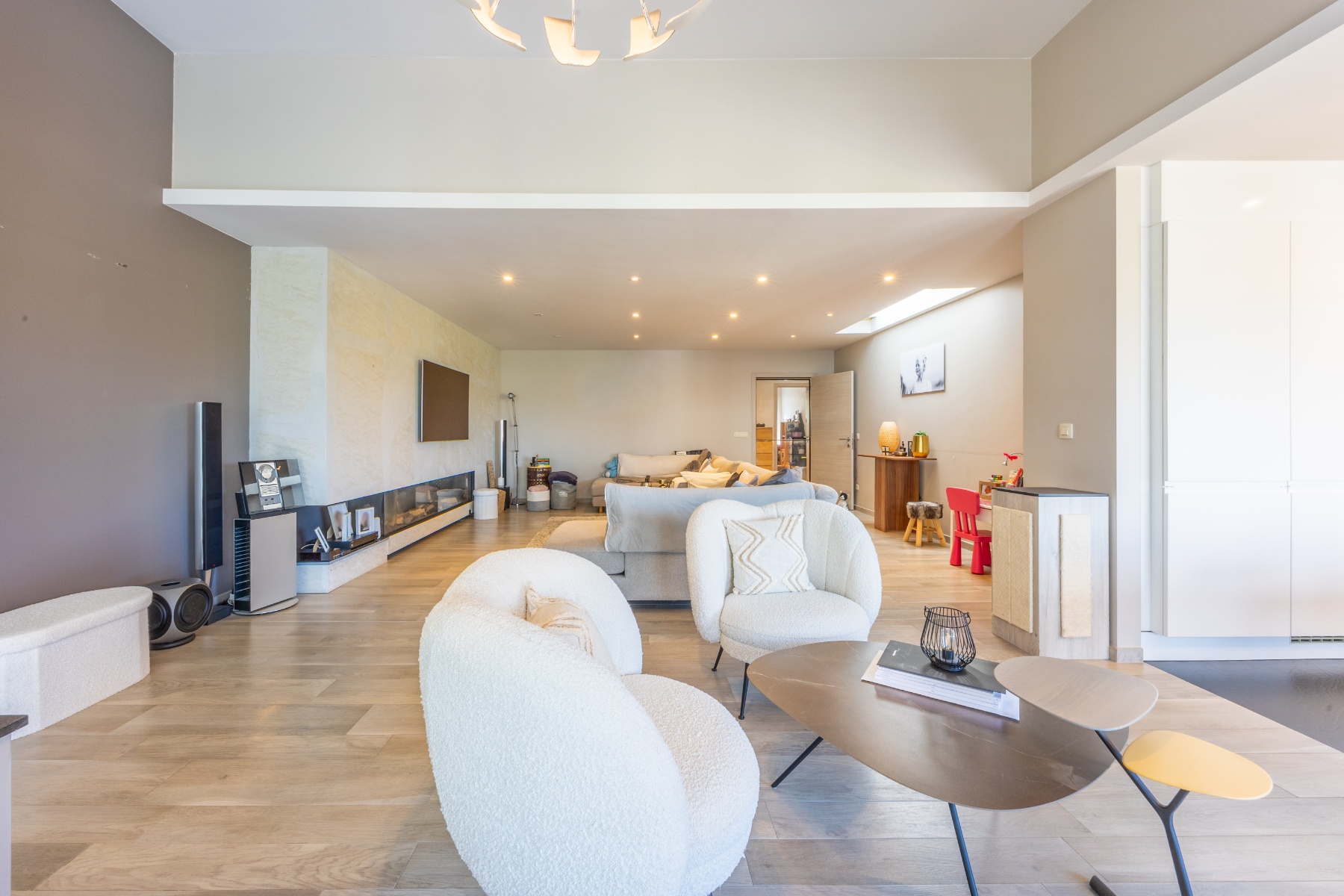 Exclusieve loods van 300m² met luxueus appartement van 199m² in ambachtelijke zone te Bredene - photo 5