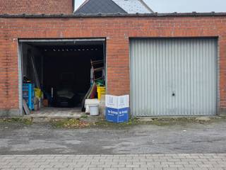 Dubbele garagebox inclusief 2 staanplaatsen in de Hoevedreef te KuurneDeze dubbele garagebox bestaat uit 2 afzonderlijke garages die volledig zijn...