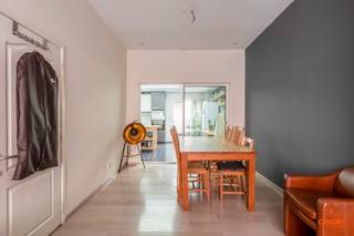 Deze woning is gelegen aan de rand van de Bloemekenswijk, op wandelafstand lokale handelaars, winkels en scholen. Het stadscentrum van Gent...