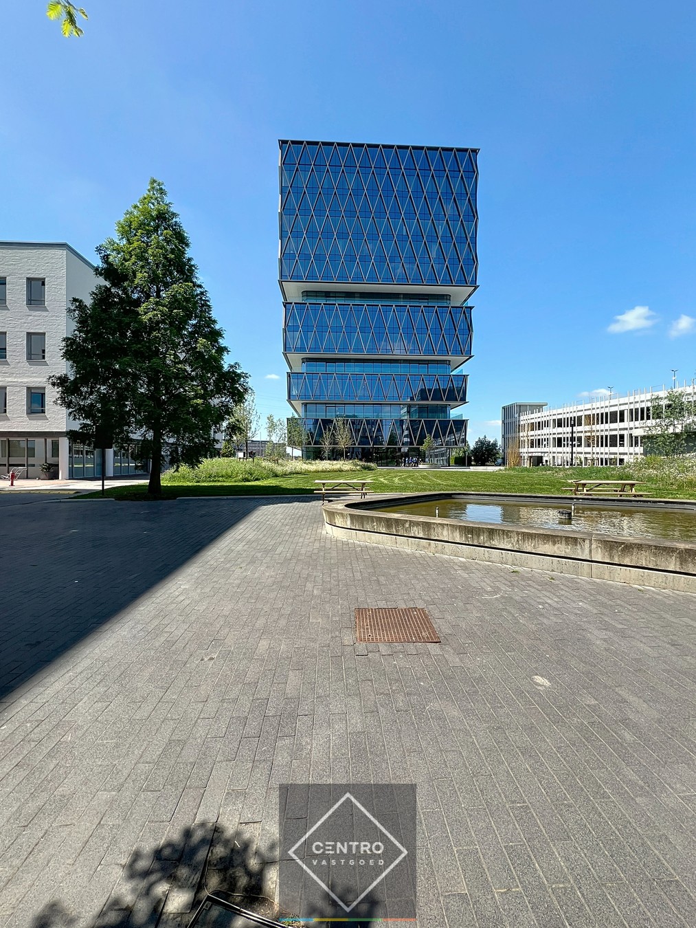 SCHERP GEPRIJSDE kantoorruimte (±240m²) met prachtige zichten in de Westwing Tower op de derde verdieping ! - photo 2