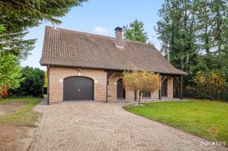 In a green environment in Tremelo, you can find this cozy family home.Upon entering, you will find yourself in the entrance hall, equipped with a...