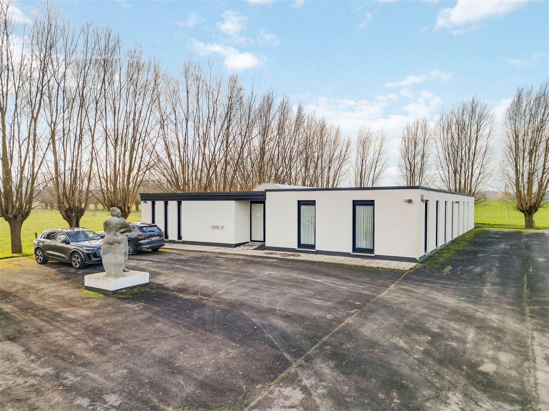 Immeuble de bureaux polyvalent avec parking à Green Mene - photo 2