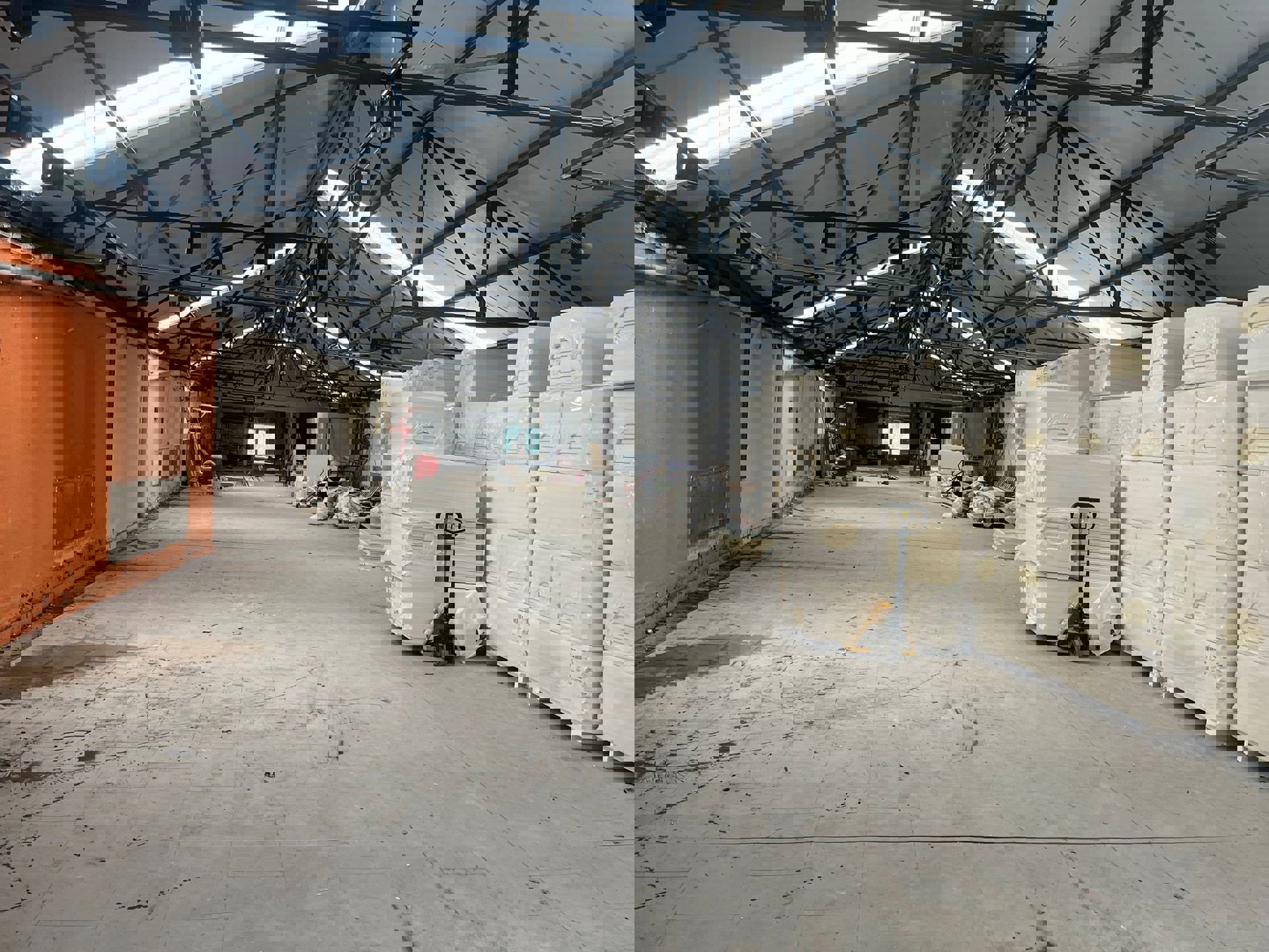 Commercieel pand op zichtlocatie op een drukke verbindingsweg tussen Wijnegem en Mortsel. - foto 5