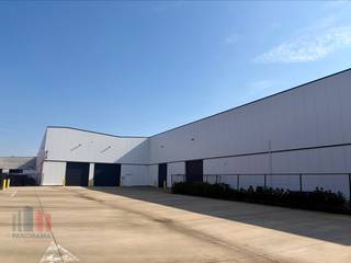 Instapklare industrieel bedrijfsgebouw met unieke combinatie van magazijnen, kantoren en ruime buitenopslag te LummenStrategisch gelegen vlakbij de...