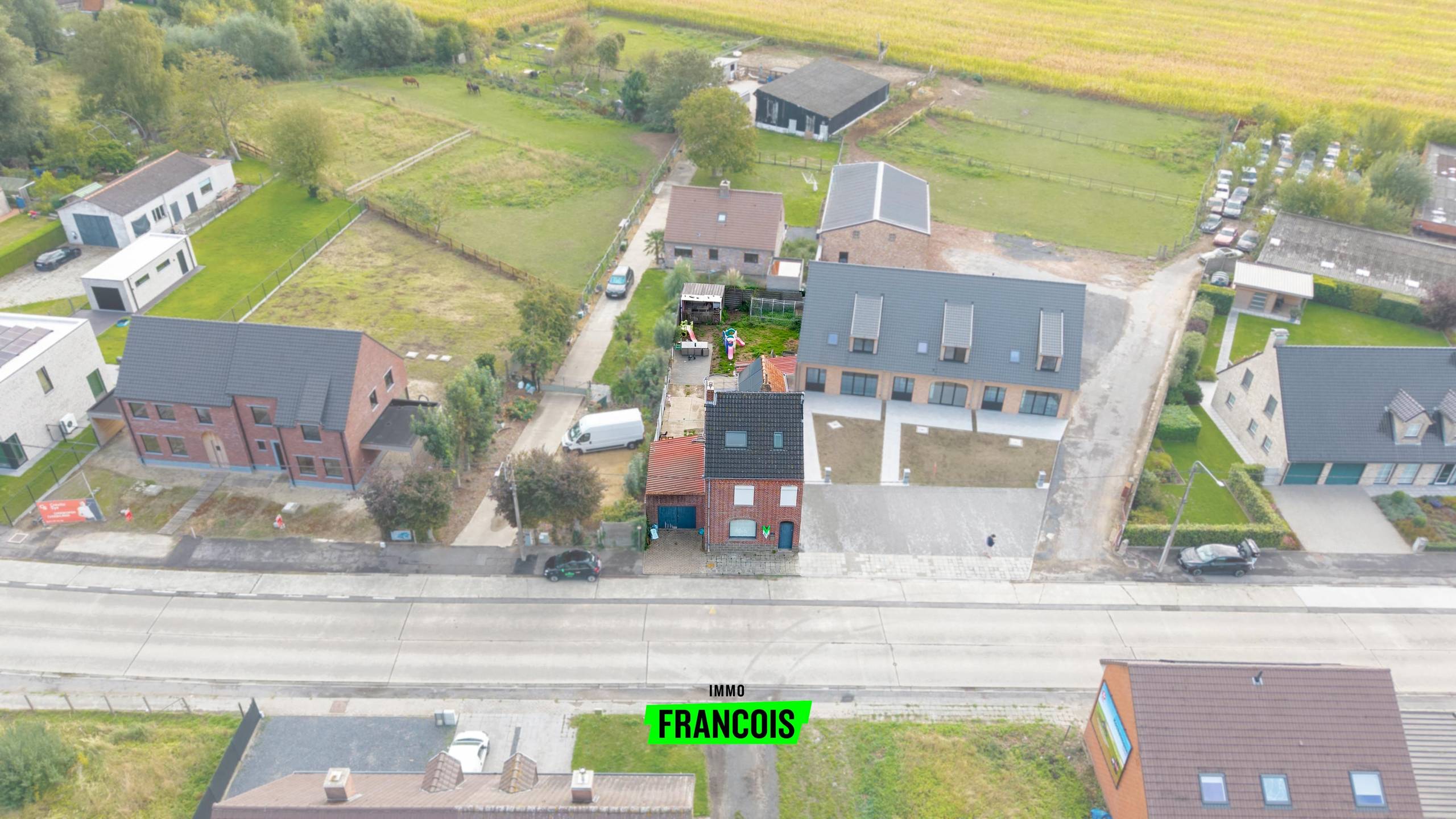 Te renoveren woning met 5 slaapkamers te koop in Handzame. - foto 2