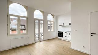Dit pas gerenovereerde appartement van ca 52m² bevindt zich in een herenwoning aan de Haantjeslei. Een absolute toplocatie in de...