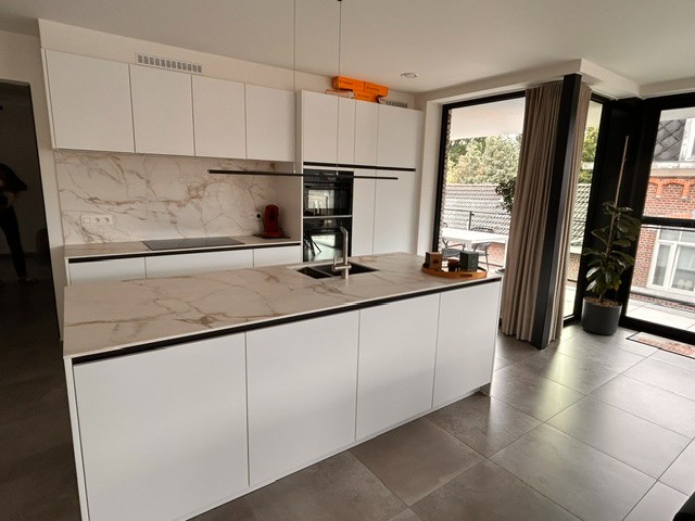 Prachtig hoek-appartement op de tweede verdieping met 2 slaapkamers in hartje Bilzen - foto 4
