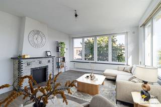 Verzorgd afgewerkt hoekappartement (71 m²) met 1 slaapkamer en veel lichtinval op een gunstige locatie in Deurne. Het pand is gelegen op een rustige...