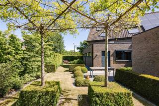 Merelbeke- Op zoek naar een uitzonderlijke villa met uitzicht op de velden en prachtige tuin? Dan is dit pand iets voor u. De belangrijkste troeven...