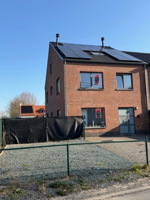 Super gelegen en ruime instapklare woning met 6 slpks, bureel, lift, tuin en garage. - foto 5