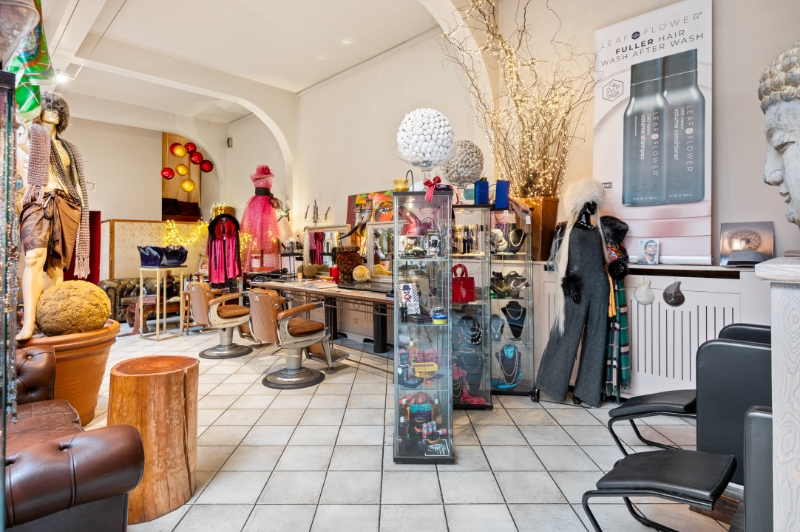 Karaktervolle &amp; centraal gelegen ruime herenwoning (495m2) met loftgevoel, geschikt als woonst, werk of kangoeroe - foto 2