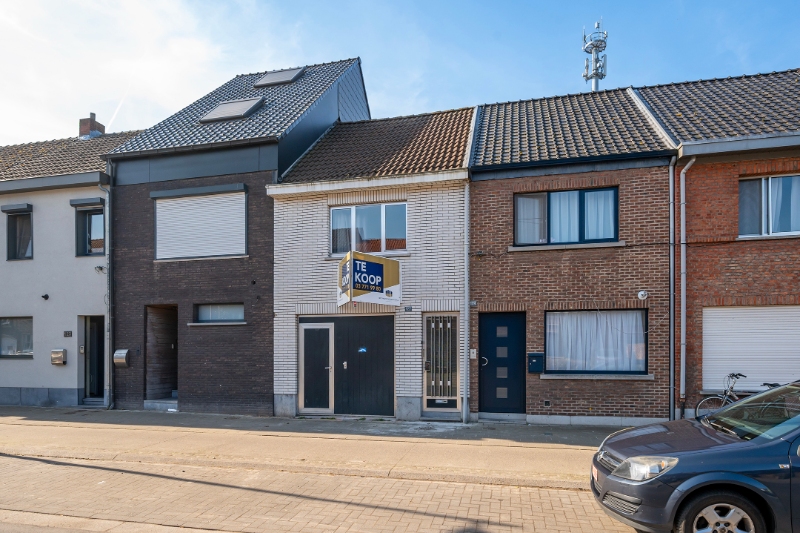 Charmant rijhuis met garage in het centrum van Beveren! - photo 1