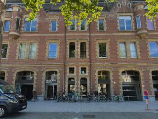 Dit riante appartement van ca 143 m² bevindt zich op de tweede verdieping van een gerenoveerd pakhuis op het bruisende Zuid. Een ideale ligging,...